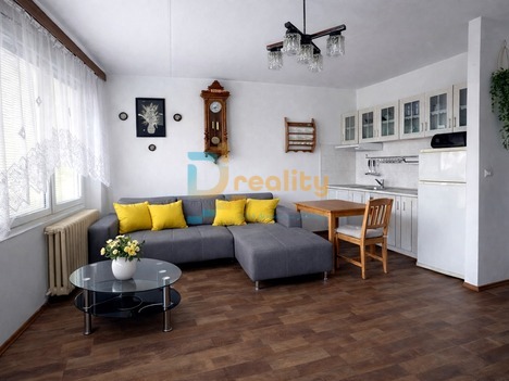 Slunný byt 2+kk s lodžií a sklepem v revitalizovaném domě – Brno, Starý Lískovec